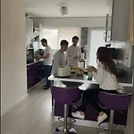 Bel Spacieux Et Lumineux De 100m2 Au 3e Etage Avec Ascenseur -a 5mn A Pied Du Parc Des Expositions Congres De Et Eng Et 10mn Du Centre Place Parking Devant L'immeuble アパート