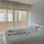 Appartement Bel Lumineux De 100m2 6 Places 3 Au 3e étage Avec Ascenseur -a 5mn à Pied Du Parc Des Expositions Congrès De Et Eng Et 10mn Du Centre Place Parking Devant L'immeuble Dijon