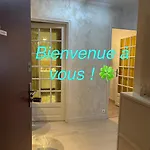 Appartement Bel Lumineux De 100m2 6 Places 3 Au 3e étage Avec Ascenseur -a 5mn à Pied Du Parc Des Expositions Congrès De Et Eng Et 10mn Du Centre Place Parking Devant L'immeuble Dijon