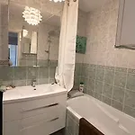 Bel Lumineux De 100m2 6 Places 3 Au 3e étage Avec Ascenseur -a 5mn à Pied Du Parc Des Expositions Congrès De Et Eng Et 10mn Du Centre Place Parking Devant L'immeuble Appartement Dijon