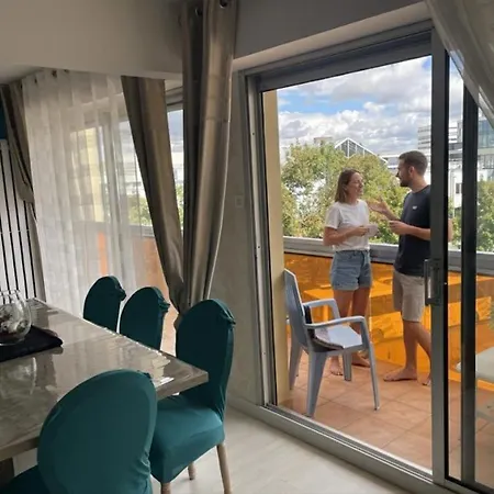 Bel Climatise Et Spacieux De 100m2 Au 3e Etage Avec Ascenseur -a 5mn A Pied Du Parc Des Expositions Congres De Et Eng Et 10mn Du Centre Place Parking Devant L'immeuble דירה דיז'ון