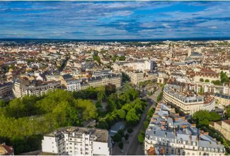 Bel Climatise Et Spacieux De 100m2 Au 3e Etage Avec Ascenseur -a 5mn A Pied Du Parc Des Expositions Congres De Et Eng Et 10mn Du Centre Place Parking Devant L'immeuble דירה דיז'ון