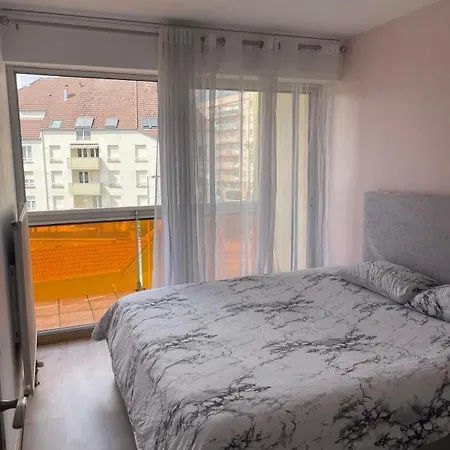 דירה Bel Climatise Et Spacieux De 100m2 Au 3e Etage Avec Ascenseur -a 5mn A Pied Du Parc Des Expositions Congres De Et Eng Et 10mn Du Centre Place Parking Devant L'immeuble *