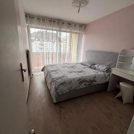 Bel Spacieux Et Lumineux De 100m2 Au 3e Etage Avec Ascenseur -a 5mn A Pied Du Parc Des Expositions Congres De Et Eng Et 10mn Du Centre Place Parking Devant L'immeuble