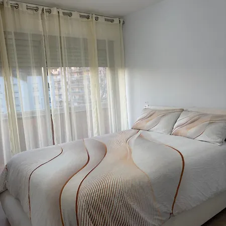 Bel Spacieux Et Lumineux De 100m2 Au 3e Etage Avec Ascenseur -a 5mn A Pied Du Parc Des Expositions Congres De Et Eng Et 10mn Du Centre Place Parking Devant L'immeuble Apartment *