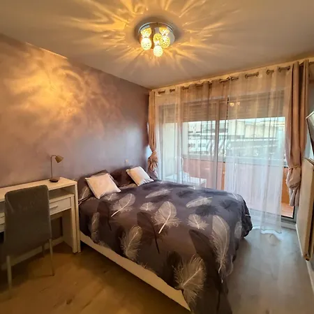 Bel Spacieux Et Lumineux De 100m2 Au 3e Etage Avec Ascenseur -a 5mn A Pied Du Parc Des Expositions Congres De Et Eng Et 10mn Du Centre Place Parking Devant L'immeuble Dijon