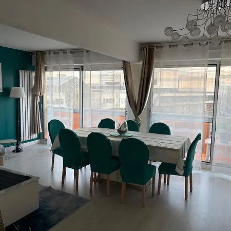 Bel Climatise Et Spacieux De 100m2 Au 3e Etage Avec Ascenseur -a 5mn A Pied Du Parc Des Expositions Congres De Et Eng Et 10mn Du Centre Place Parking Devant L'immeuble Apartman