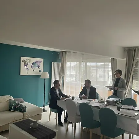 Apartment Bel Spacieux Et Lumineux De 100m2 Au 3e Etage Avec Ascenseur -a 5mn A Pied Du Parc Des Expositions Congres De Et Eng Et 10mn Du Centre Place Parking Devant L'immeuble Dijon