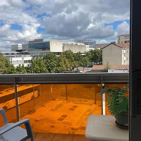 Apartman Bel Climatise Et Spacieux De 100m2 Au 3e Etage Avec Ascenseur -a 5mn A Pied Du Parc Des Expositions Congres De Et Eng Et 10mn Du Centre Place Parking Devant L'immeuble Dijon