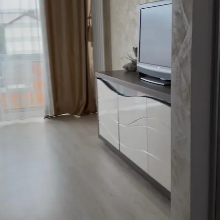 Bel Climatise Et Spacieux De 100m2 Au 3e Etage Avec Ascenseur -a 5mn A Pied Du Parc Des Expositions Congres De Et Eng Et 10mn Du Centre Place Parking Devant L'immeuble