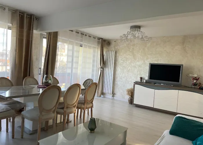 Bel Spacieux Et Lumineux De 100m2 Au 3e Etage Avec Ascenseur -a 5mn A Pied Du Parc Des Expositions Congres De Et Eng Et 10mn Du Centre Place Parking Devant L'immeuble Dijon