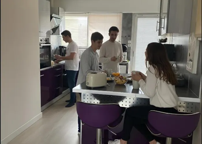 Bel Spacieux Et Lumineux De 100m2 Au 3e Etage Avec Ascenseur -a 5mn A Pied Du Parc Des Expositions Congres De Et Eng Et 10mn Du Centre Place Parking Devant L'immeuble Apartment