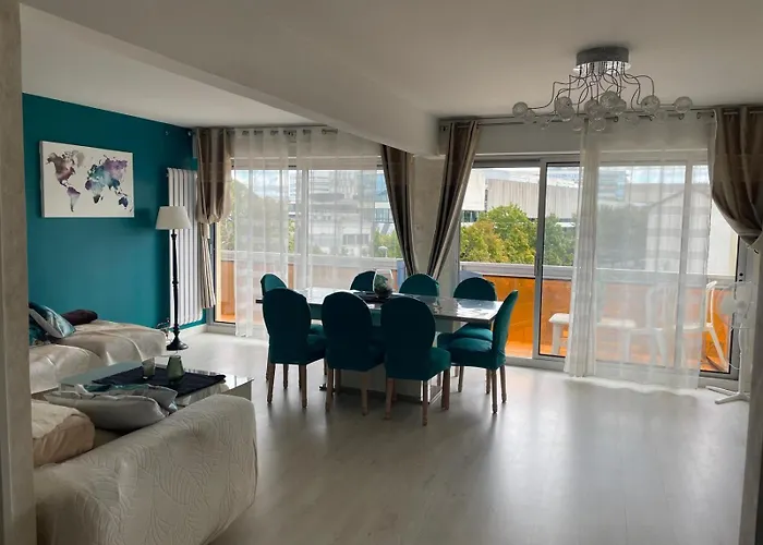 Bel Spacieux Et Lumineux De 100m2 Au 3e Etage Avec Ascenseur -a 5mn A Pied Du Parc Des Expositions Congres De Et Eng Et 10mn Du Centre Place Parking Devant L'immeuble