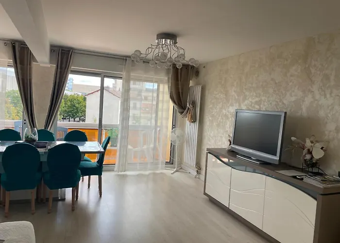 Bel Spacieux Et Lumineux De 100m2 Au 3e Etage Avec Ascenseur -a 5mn A Pied Du Parc Des Expositions Congres De Et Eng Et 10mn Du Centre Place Parking Devant L'immeuble Dijon