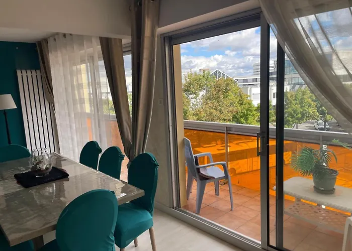 Bel Spacieux Et Lumineux De 100m2 Au 3e Etage Avec Ascenseur -a 5mn A Pied Du Parc Des Expositions Congres De Et Eng Et 10mn Du Centre Place Parking Devant L'immeuble Dijon