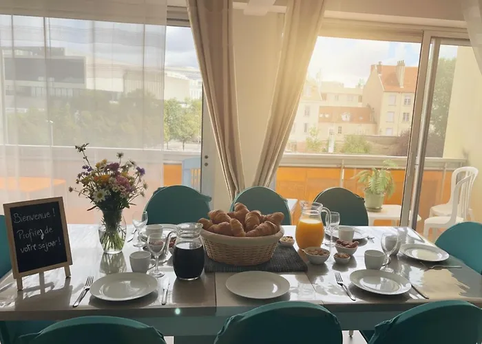 Bel Spacieux Et Lumineux De 100m2 Au 3e Etage Avec Ascenseur -a 5mn A Pied Du Parc Des Expositions Congres De Et Eng Et 10mn Du Centre Place Parking Devant L'immeuble Lejlighed