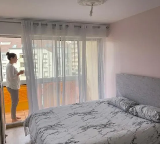 Bel Spacieux Et Lumineux De 100m2 Au 3e Etage Avec Ascenseur -a 5mn A Pied Du Parc Des Expositions Congres De Et Eng Et 10mn Du Centre Place Parking Devant L'immeuble * Dijon