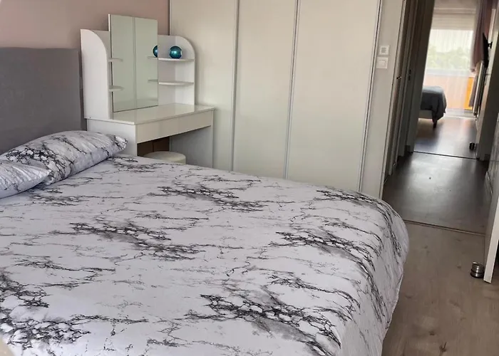 Bel Spacieux Et Lumineux De 100m2 Au 3e Etage Avec Ascenseur -a 5mn A Pied Du Parc Des Expositions Congres De Et Eng Et 10mn Du Centre Place Parking Devant L'immeuble