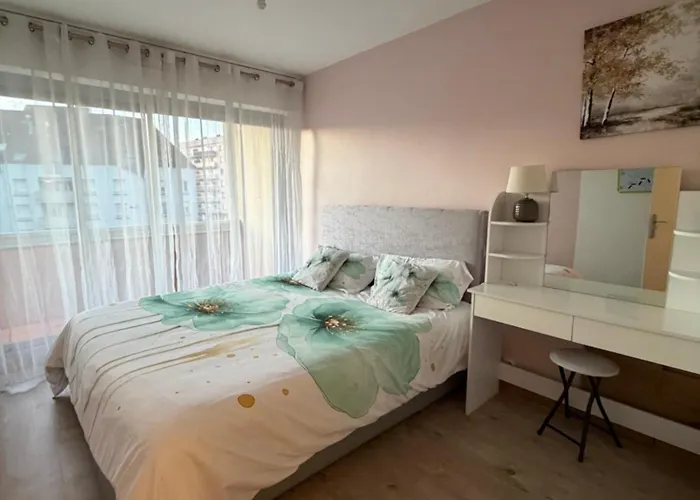 Bel Spacieux Et Lumineux De 100m2 Au 3e Etage Avec Ascenseur -a 5mn A Pied Du Parc Des Expositions Congres De Et Eng Et 10mn Du Centre Place Parking Devant L'immeuble *