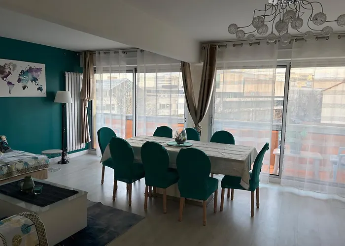 Bel Spacieux Et Lumineux De 100m2 Au 3e Etage Avec Ascenseur -a 5mn A Pied Du Parc Des Expositions Congres De Et Eng Et 10mn Du Centre Place Parking Devant L'immeuble Apartment